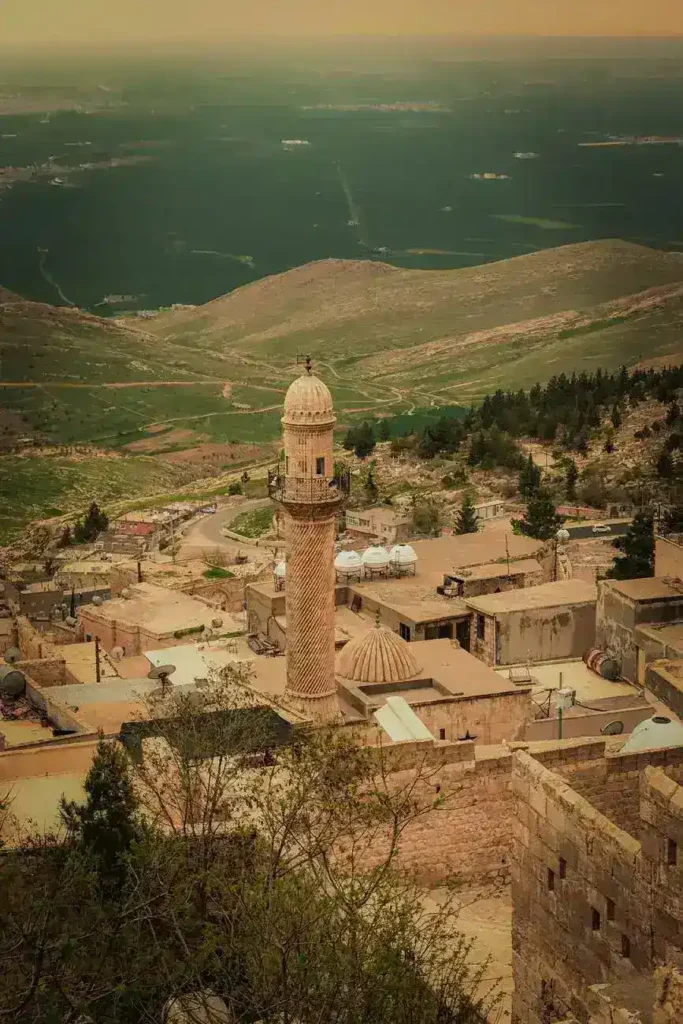 تورهای زیارتی لبنان با وجود جنگ؛ تلاشی برای به نمایش گذاشتن میراث مذهبی کشور
